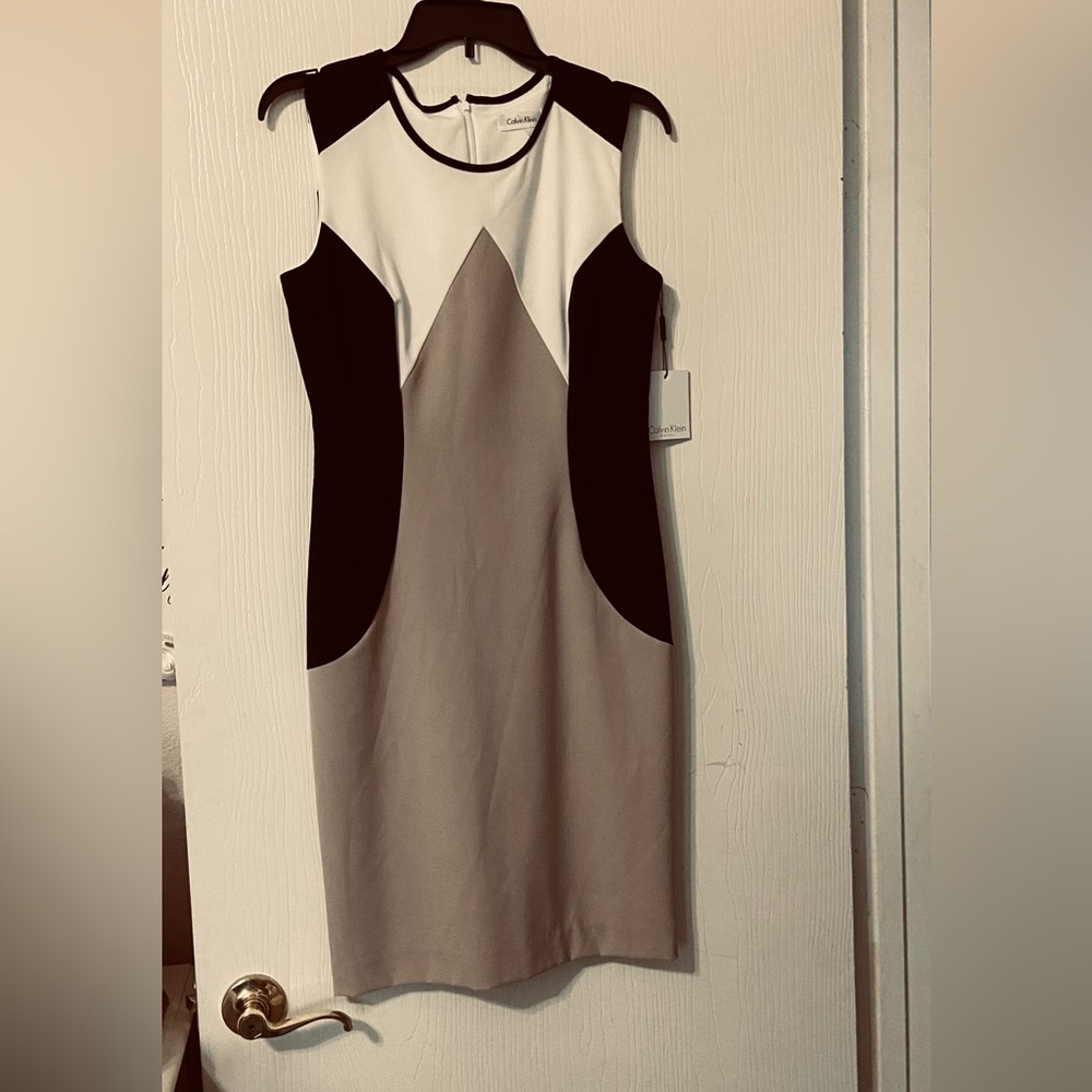 CALVIN KLEIN SLEEVELESS DRESS. NWT Size 4